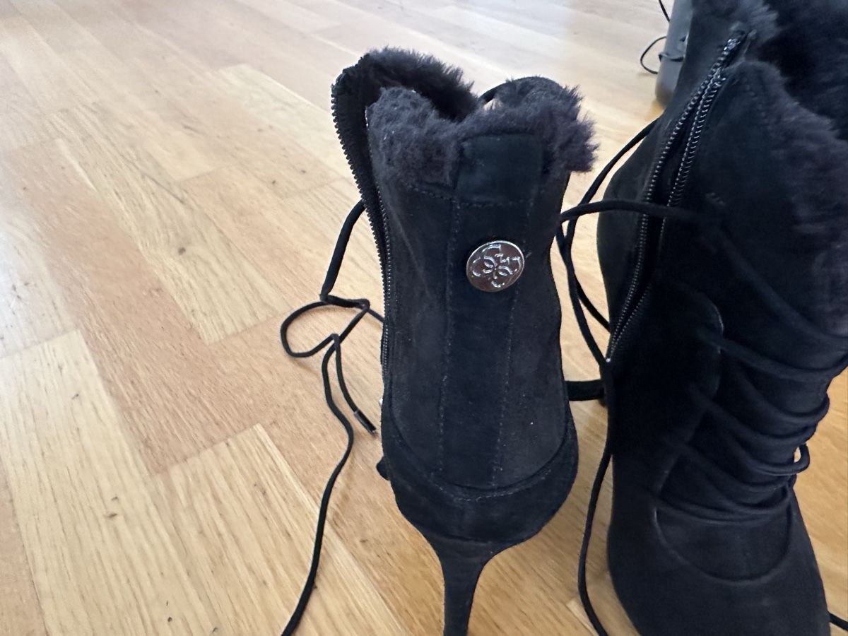 Guess Scarpe da donna: Neue Guess Stiefeletten schwarz Grösse 37 – Nuovo e nell'imballaggio originale da Bettlach venduto da Tradenet100 2