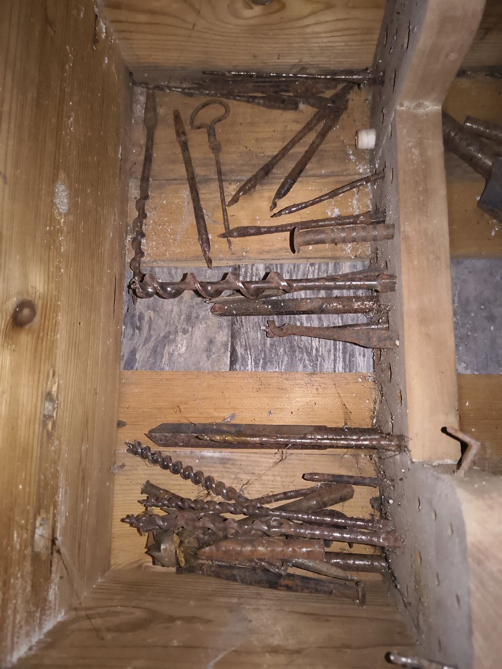 Casse di trasporto: Antik Holzkisten mit Werkzeug – Usato da Volketswil venduto da wrrhx 8