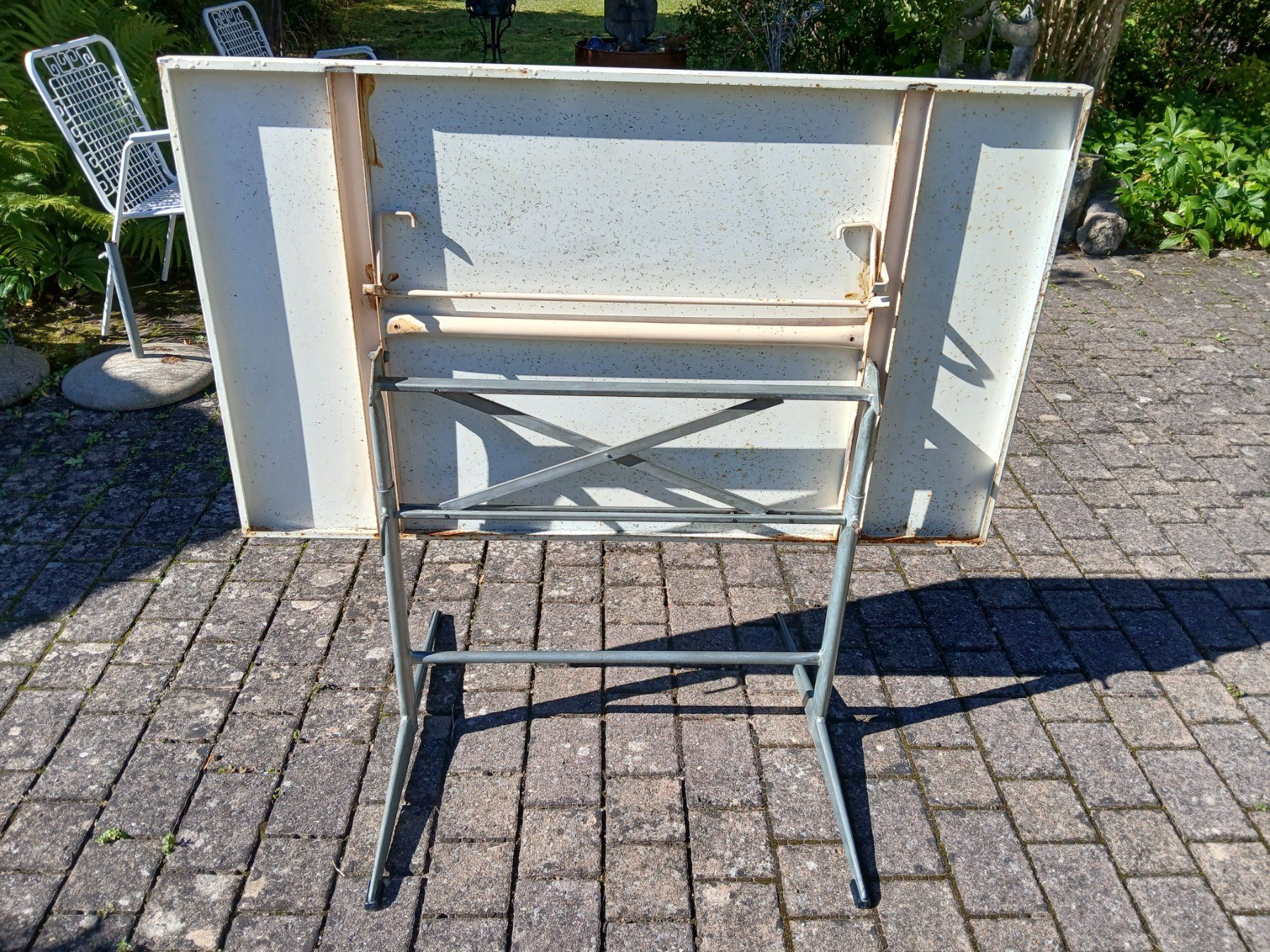 Tavoli: Gartentisch 70er Jahre weiss gestrichen – Usato da Zumikon venduto da Vollvintage 6