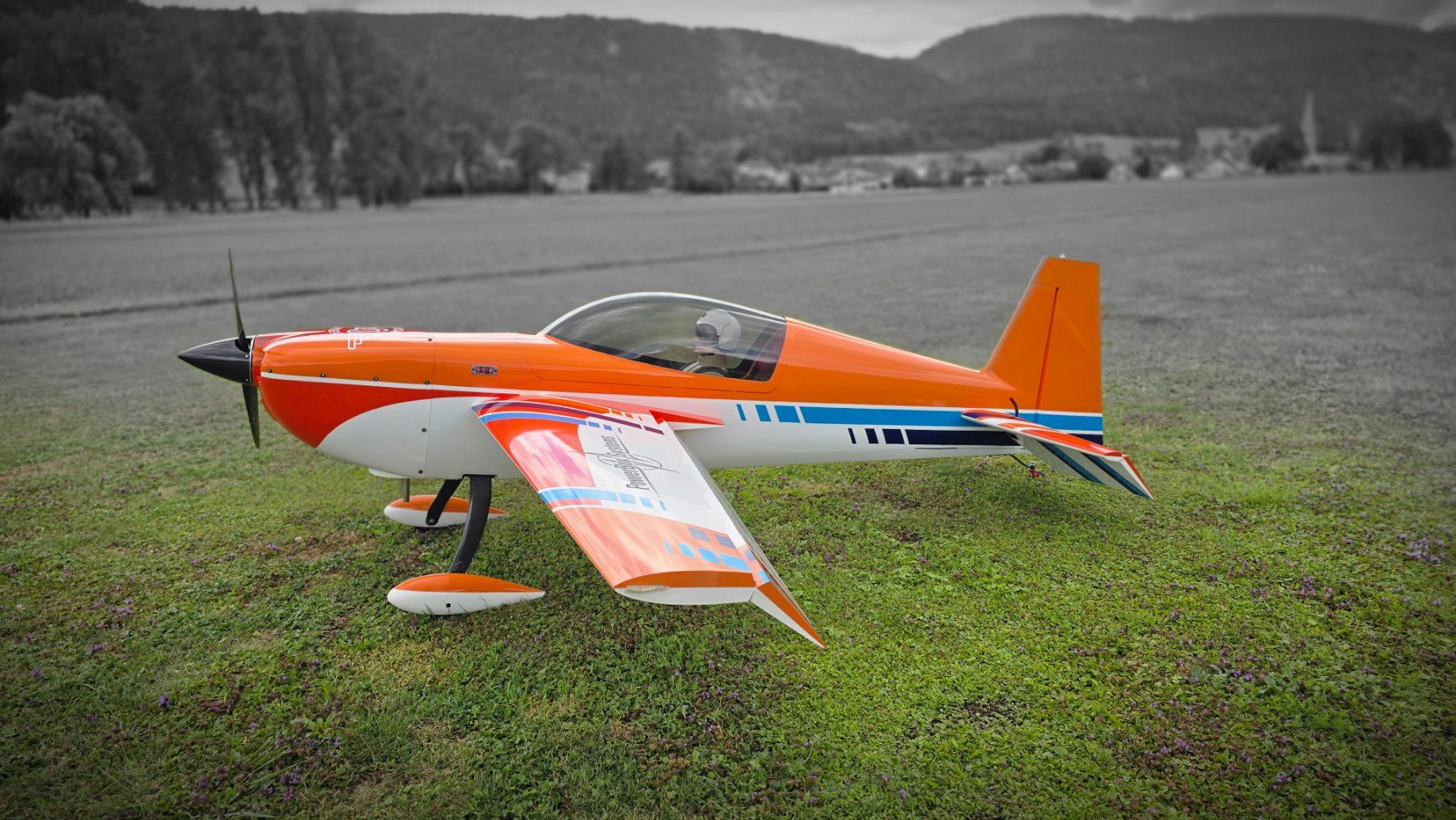 RC Kits de montage: Extra 330lx carf 2m60 da 120 ready to fly – D'occasion à Môtiers NE par Antho330