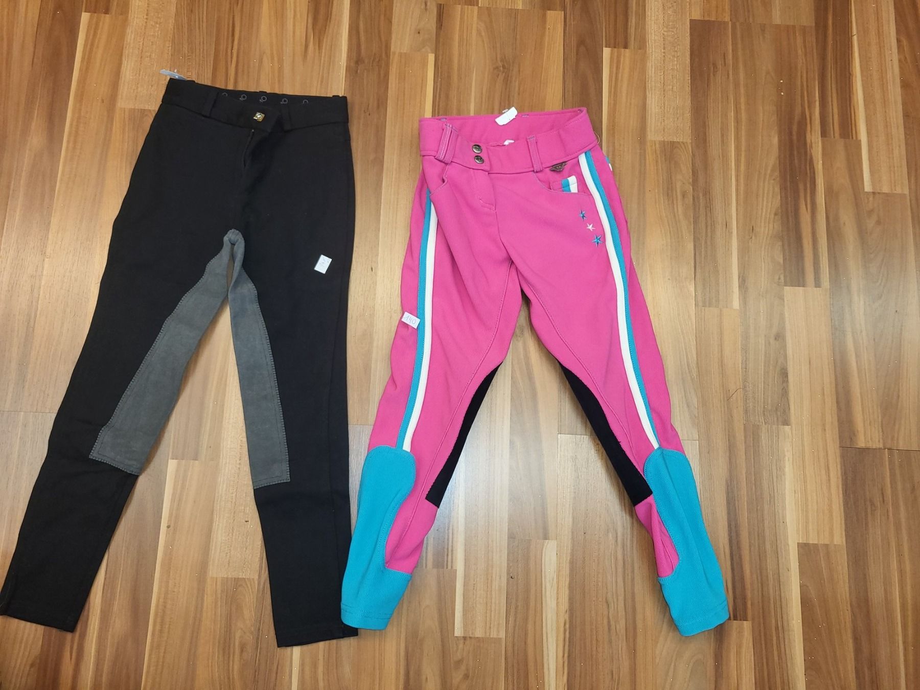 Hosen: 1 Reithose Pink 140 oder schwarz 146 K24 – Gebraucht aus Schwarzenburg von Flamingo07