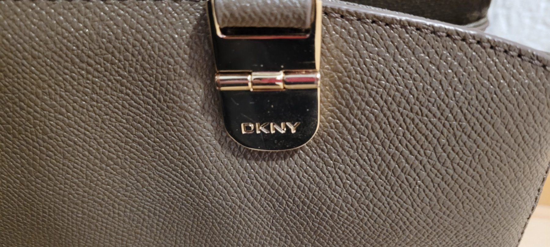 DKNY Sacs femmes: Schultertasche DKNY – D'occasion à Schwyz par Vesparider01 5