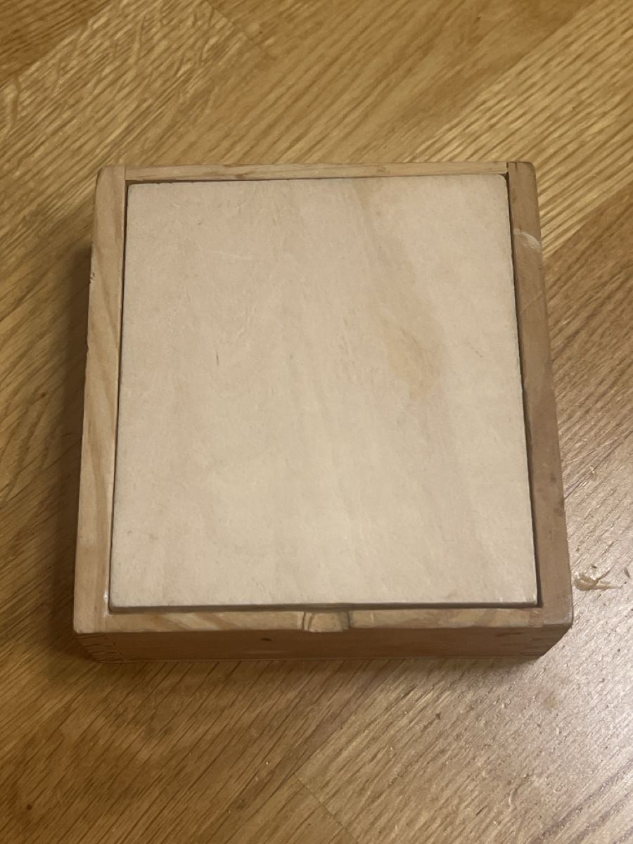 Eichhorn Puzzle: Holzpuzzle Bär mit Kleidern Eichhorn – Usato da Basel venduto da Schildkroetli_67 2
