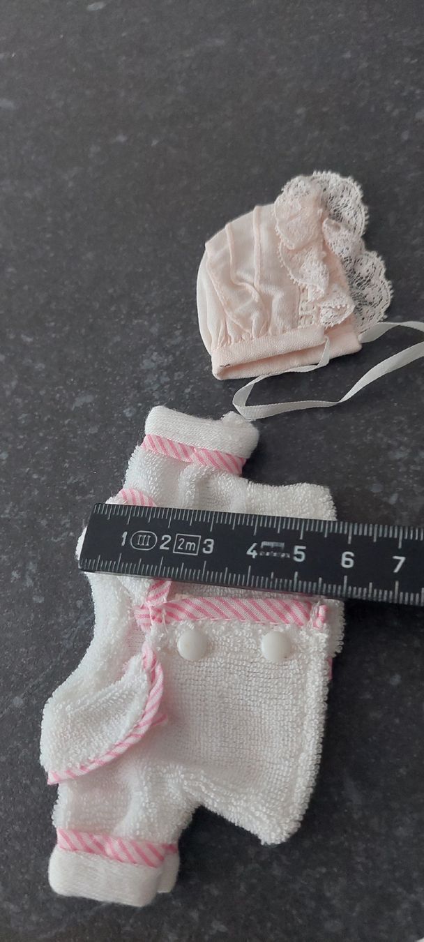 Case e mobili per bambole: Puppenstuben Puppenkleidchen  – Usato da Muri AG venduto da nindo1 3