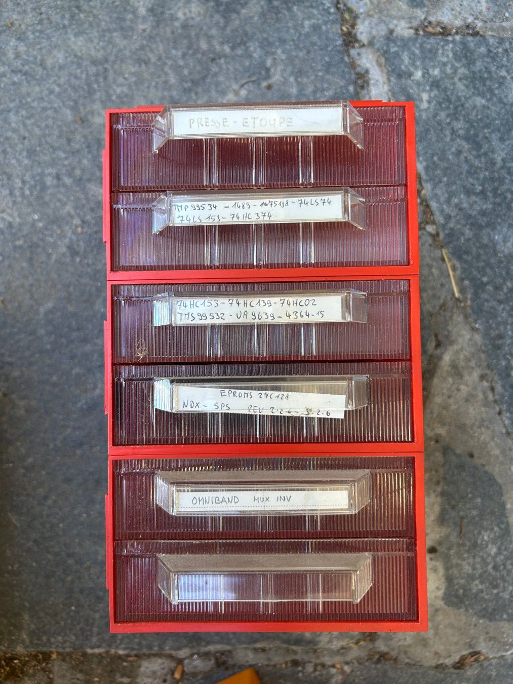 Behälter & Ähnliches: Sortiersystem / Schubladenbox / Sortimentskasten – Gebraucht aus Fribourg von Arastit 2