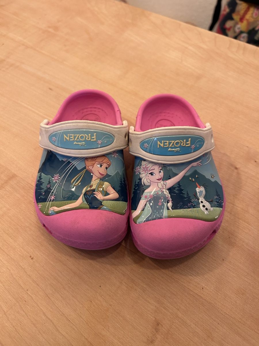 Crocs Schuhe für Mädchen: Frozen Crocs Clogs (23/24) – Gebraucht aus Basel von enfantdor