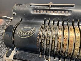 Antike Rechenmaschine Facit, Schweden, Sammlerstück