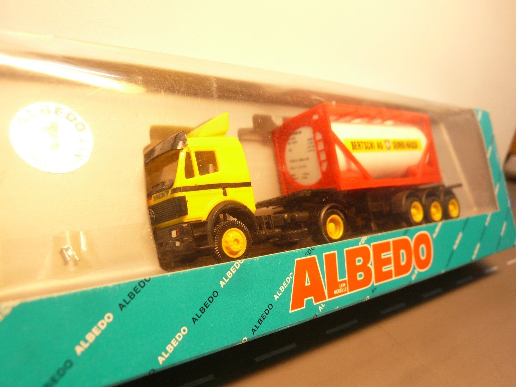 Albedo Modellini d'auto: H0 LKW BERTSCHI CONTAINER  1:87 " ALBEDO MODELL " – Nuovo e nell'imballaggio originale da Pfaffnau venduto da nolff 1