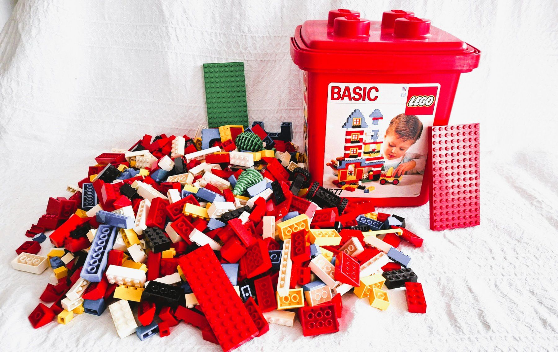 Legobox rot mit 1.6 Kg Inhalt. Siehe Bilder. Die Legos wurde (Gebraucht ...