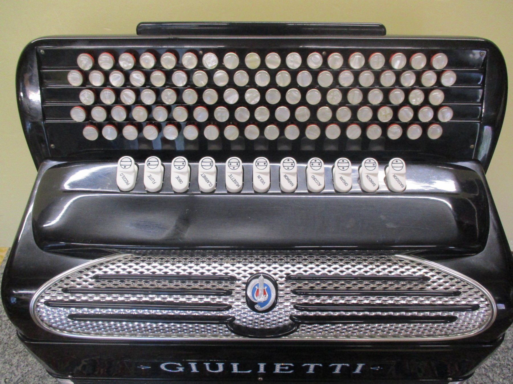 Strumenti musicali: Akkordeon Giulietti B-Griff Cassotto – Usato da Jegenstorf venduto da Oktavio 1