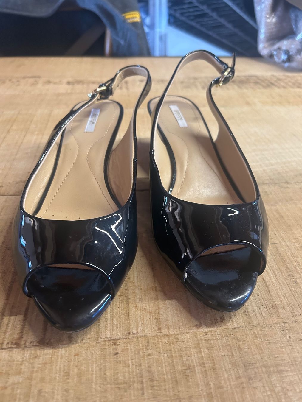 Geox Scarpe da donna: Geox sandales vernis noires – Usato da Val-d'Illiez venduto da Dombou