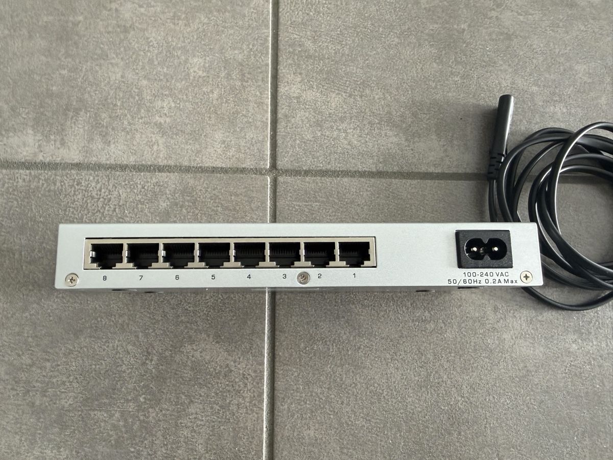 Zyxel Hub & Switch: Zyxel Switch – Usato da Claro venduto da KarinS84 1