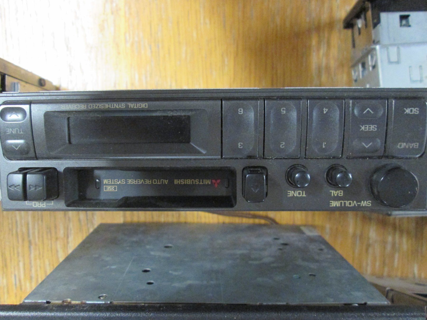 Radios: verschiedene Auto- und Kassetten Radios – D'occasion à Niederuzwil par Vdpsm 4
