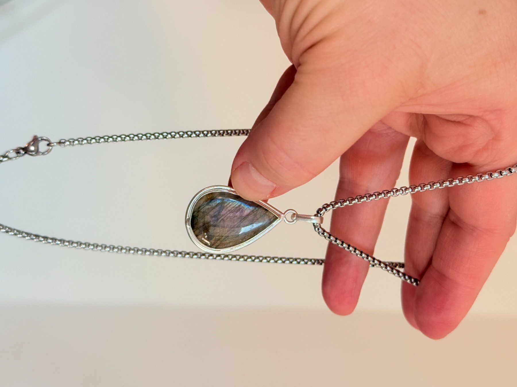 Colliers: Collier vintage avec pendentif en larme ✨ – Neuf avec emballage d'origine à Genève par AGBERG 4