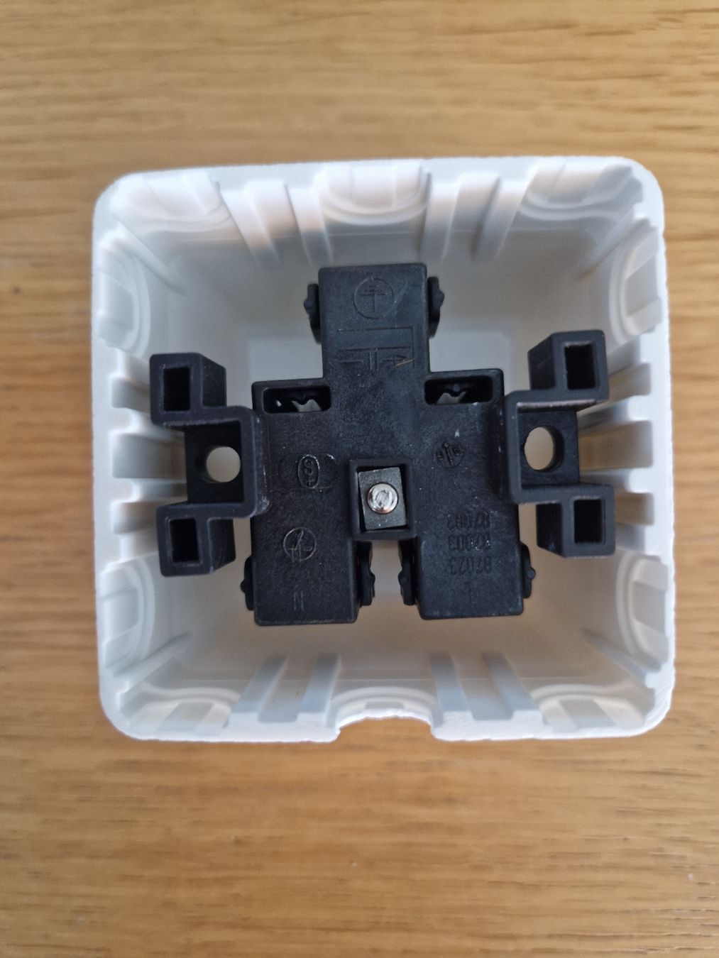 Stecker: Steckdose 3-polig weiss gebraucht – Gebraucht aus Vogelsang AG von villa9 4