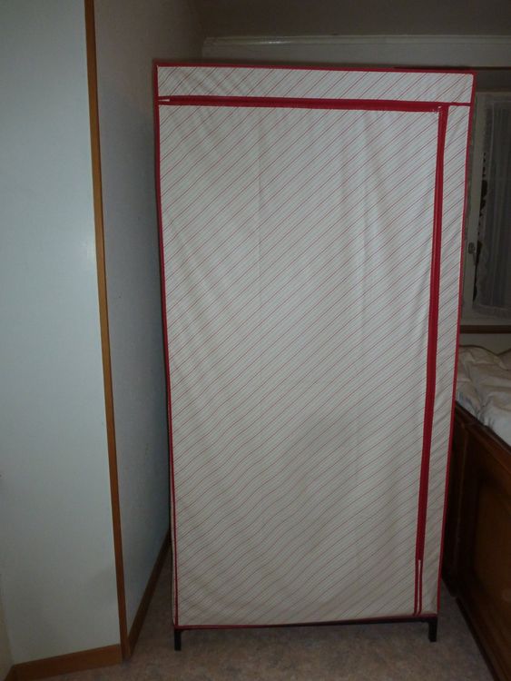 Armoire plastique pour vêtements motifs rouges Kaufen auf Ricardo