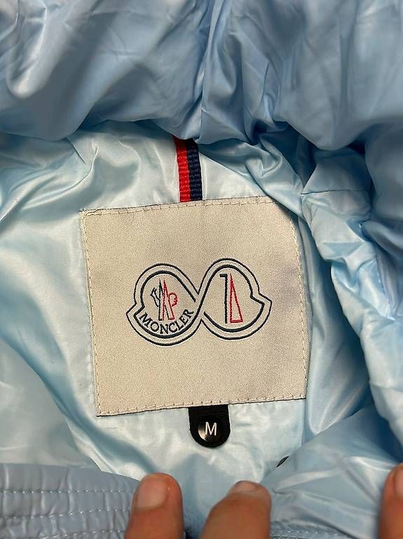 Jacken: Hellblaue Moncler Daunenjacke – Neu und originalverpackt aus Unteriberg von jas_86ch 4