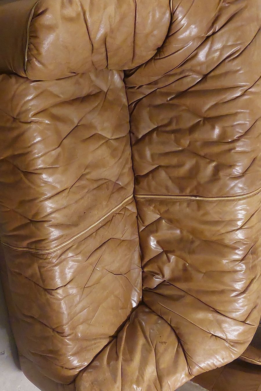 Sofas: Zweisitzer Sofa Leder gebraucht. – Gebraucht aus Bern von Kulturmuseum 1