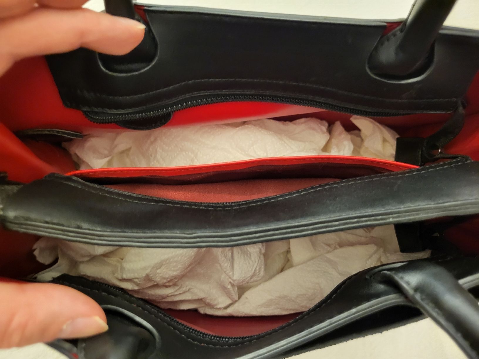 Borse da donna: Schwarze Handtasche – Usato da Rafz venduto da Mattimau 1