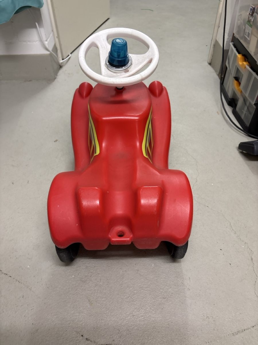 Big Veicoli per bambini: Rotes Bobby Car "Regio 144 Rettung"  – Usato da Grüt (Gossau ZH) venduto da Liscioch 1