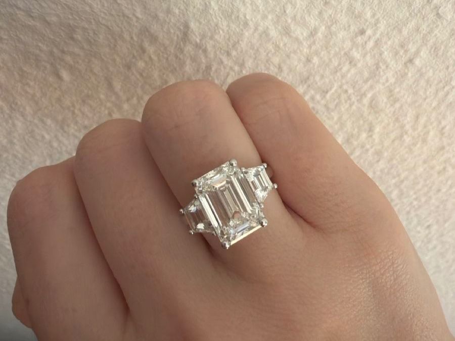 Ringe: Ring 5ct Emerald Cut Diamonds – Neu (gemäss Beschreibung) aus Zürich von Pandainlondon