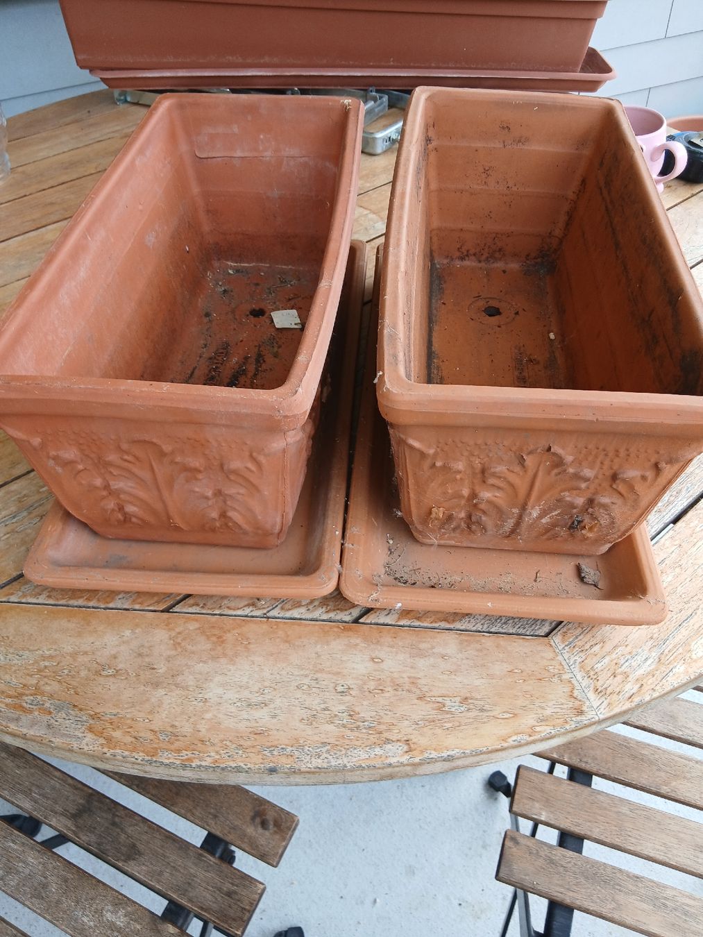 Pots de fleurs: 2 Terracotta Planters with Saucers Used Condition – D'occasion à Effretikon par ann_mg5q 2