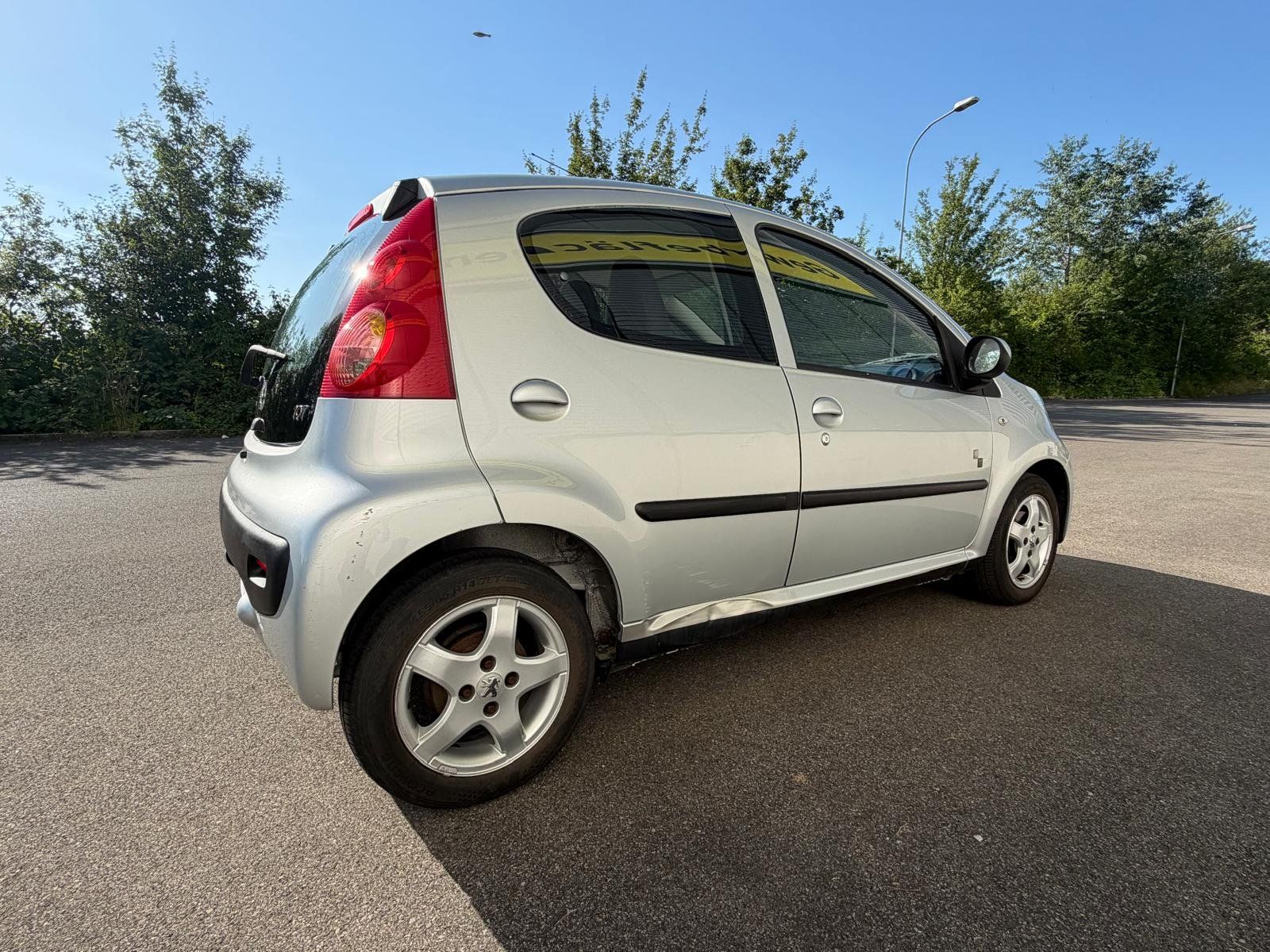 Peugeot Automobili: Peugeot 107 1.0i black&silver Edition – Usato da Tägerwilen venduto da pescatore76 5