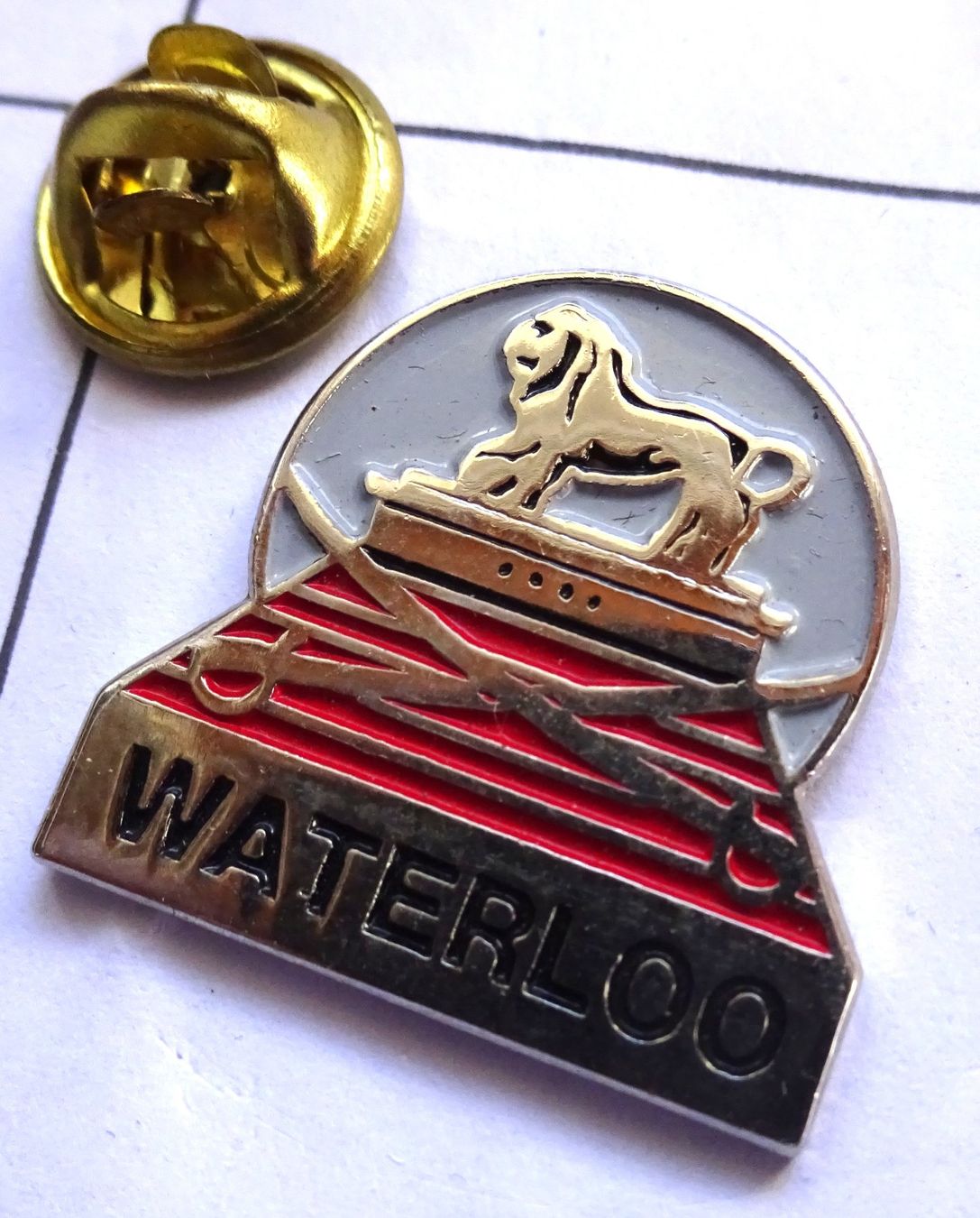 Placchette & Badge: Pin  WATERLOO Löwe Schwerter – Usato da Utzenstorf venduto da BUtter81