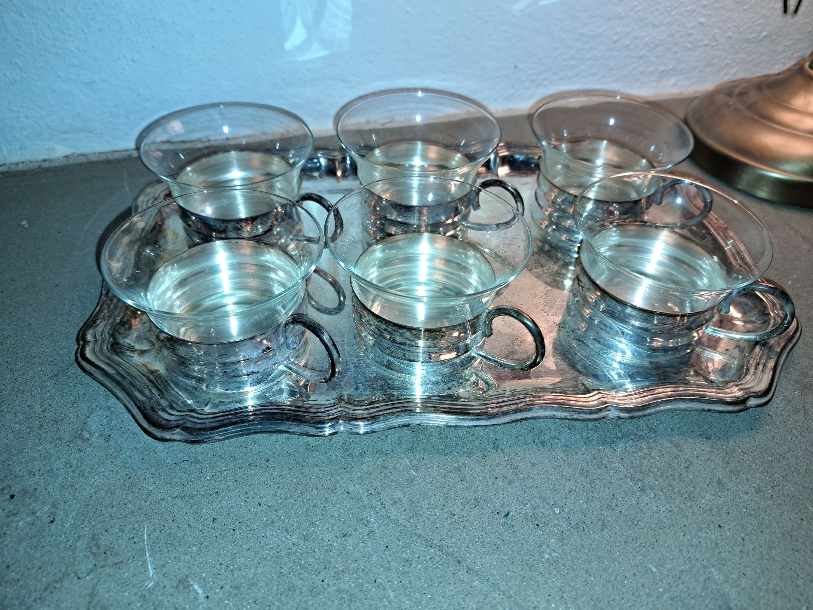 Set di piatti: SPRING Tablett und Glastassen versilbert – Usato da Kölliken venduto da Upcycling-by-Mc-TAM