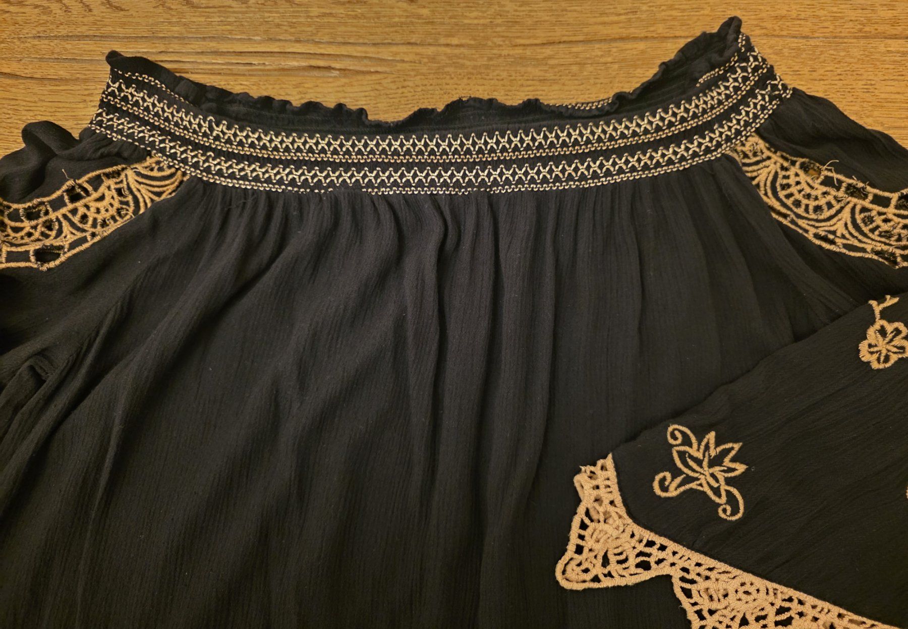 Camicette: Schickes, schulterfreies Sommer-Bluse mit Spitze – Usato da Basel venduto da sci_67ms 3
