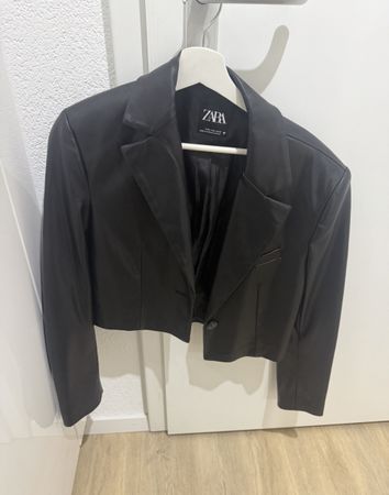 Blazer court Zara simili cuir noir taille M état neuf