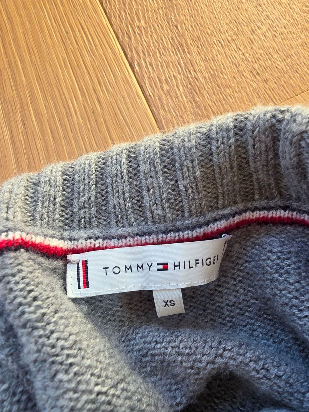 Tommy Hilfiger Maglioni & Felpe: Strickpullover von Tommy Hilfiger, grau, Grösse XS – Usato da Egg b. Zürich venduto da hotsexyfashioncat 3