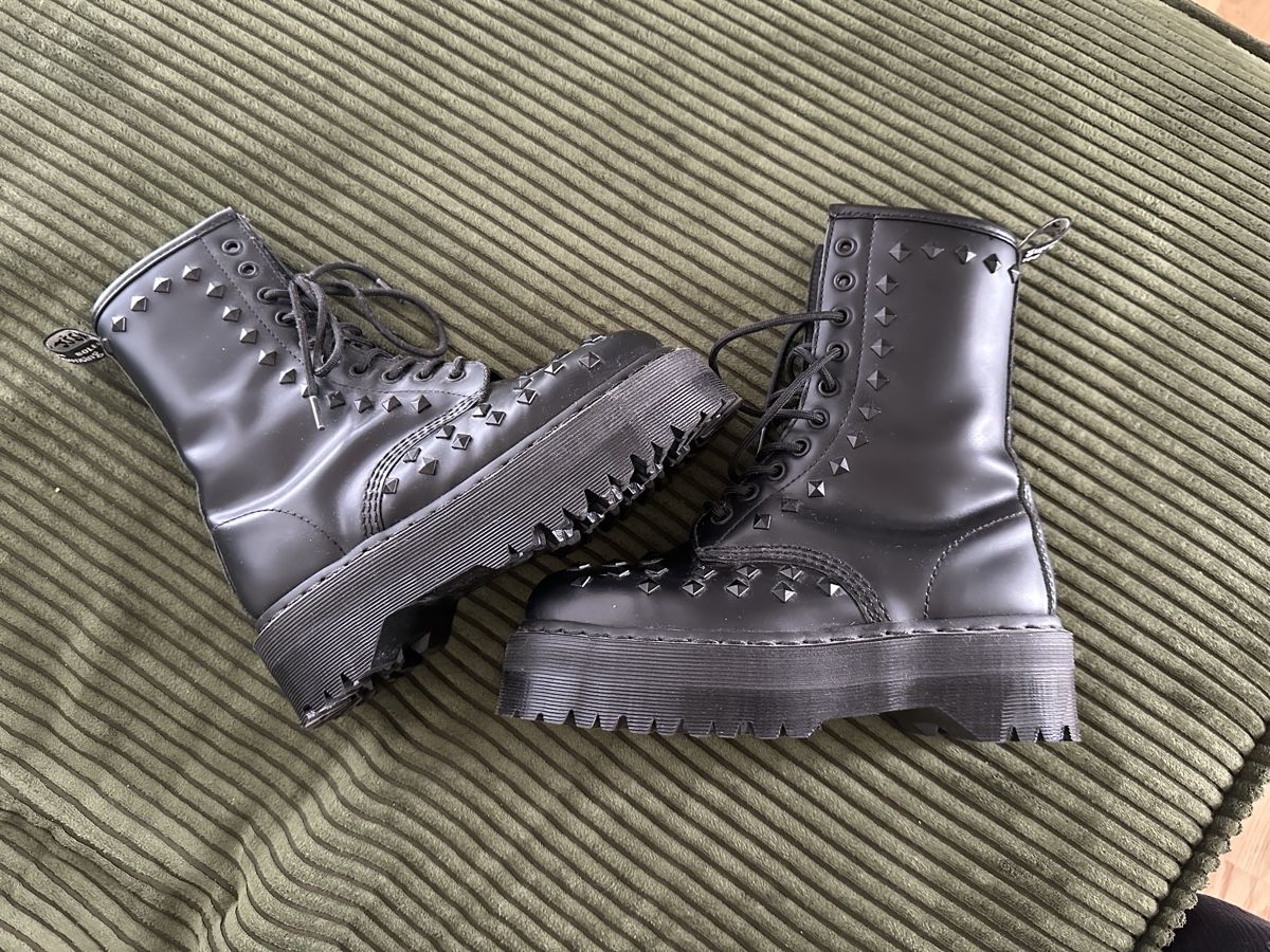 Dr. Martens Scarpe da donna: dr. martens 1490 stud (37) – Usato da Freidorf TG venduto da driftingforthrifting