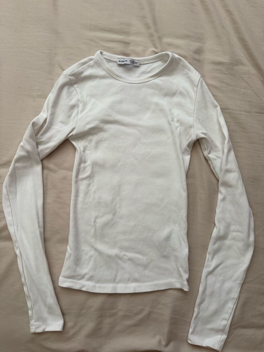 Bershka Tops: Langarmshirt BERSHKA weiss – Gebraucht aus Volketswil von azypazy 2