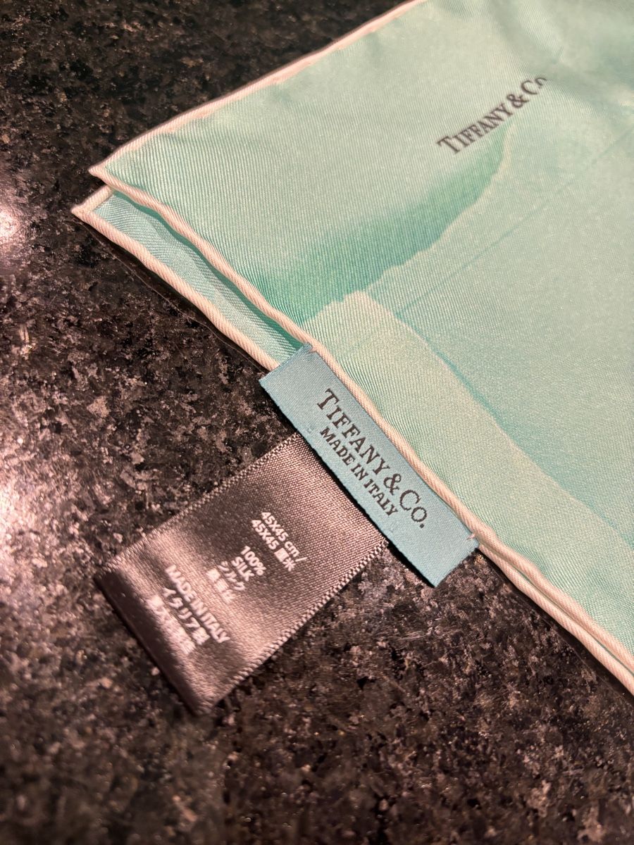 Foulard & Sciarpe: Tiffany & Co Torn Bag Scarf Silk 17IN – Nuovo e nell'imballaggio originale da Zürich venduto da Lee_z8vs 3