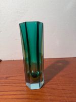 Sechseckige Vase aus Glas in Gründ guter Zustand