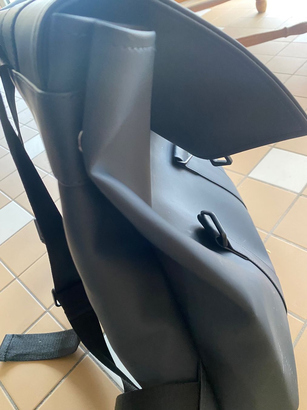 Rains Rucksäcke: Rains Rucksack – Gebraucht aus Zürich von ev_ve 4