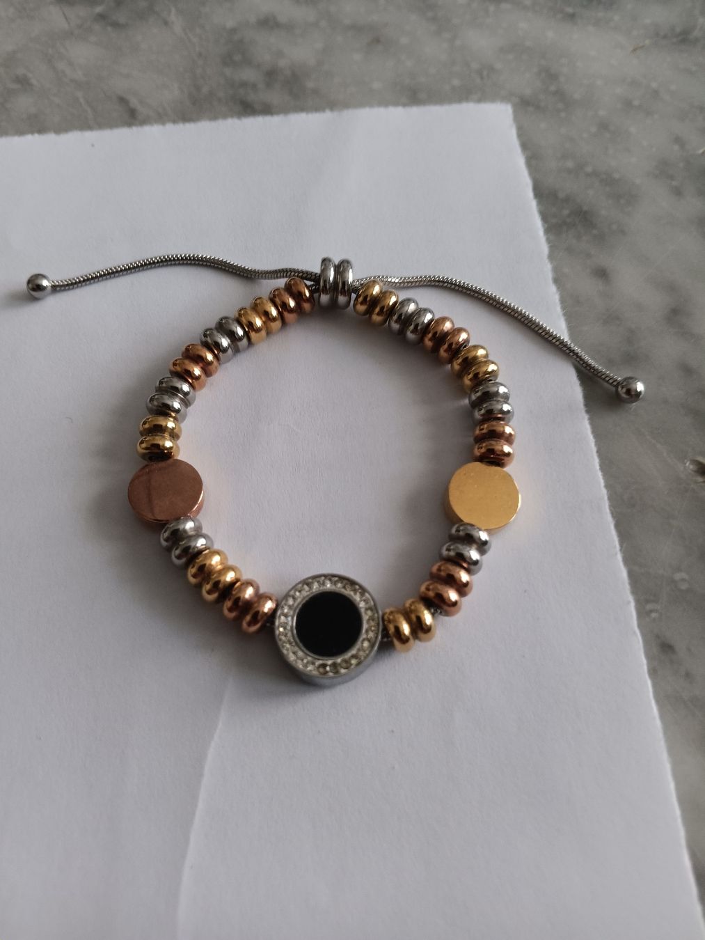 Bracciali & Braccialetti: Bicolor Armband mit schwarzen Mittelteil, ein echter Hinguck – Nuovo (secondo la descrizione) da Stansstad venduto da leoni66