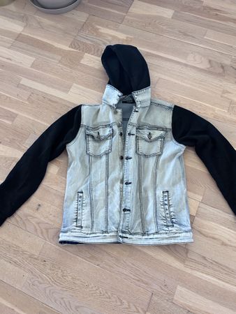 BLACK Premium by EMP Jeansjacke mit Kapuze & schwarzen Ärmel