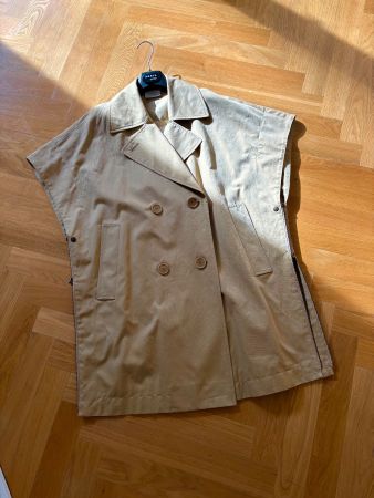 Cool Akris punto trench cape D34