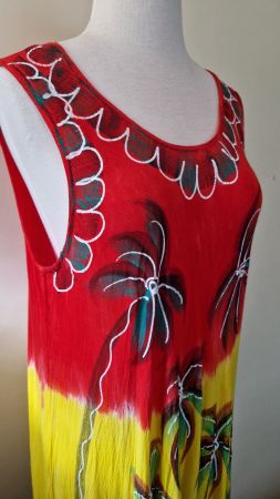 Tropisches Sommerkleid in rot-grün-gelb