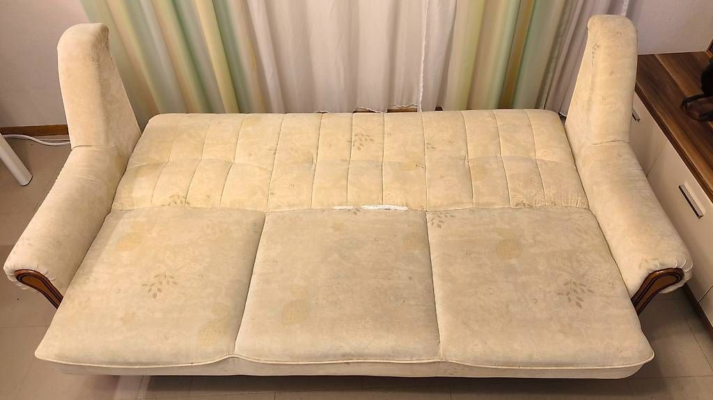 Sofas: Schlafsofa mit Federkern, 2 Meter breit  – Gebraucht aus Möriken AG von awa_2js2 2