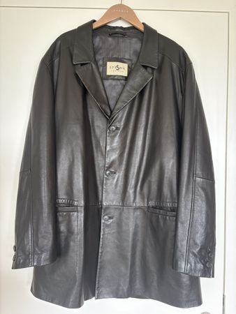 Super soft Vintage leather jacket size 54 seen on size 40