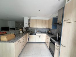 Top Einbauküche mit Geräten, U-Form, Holzfronten, Granit