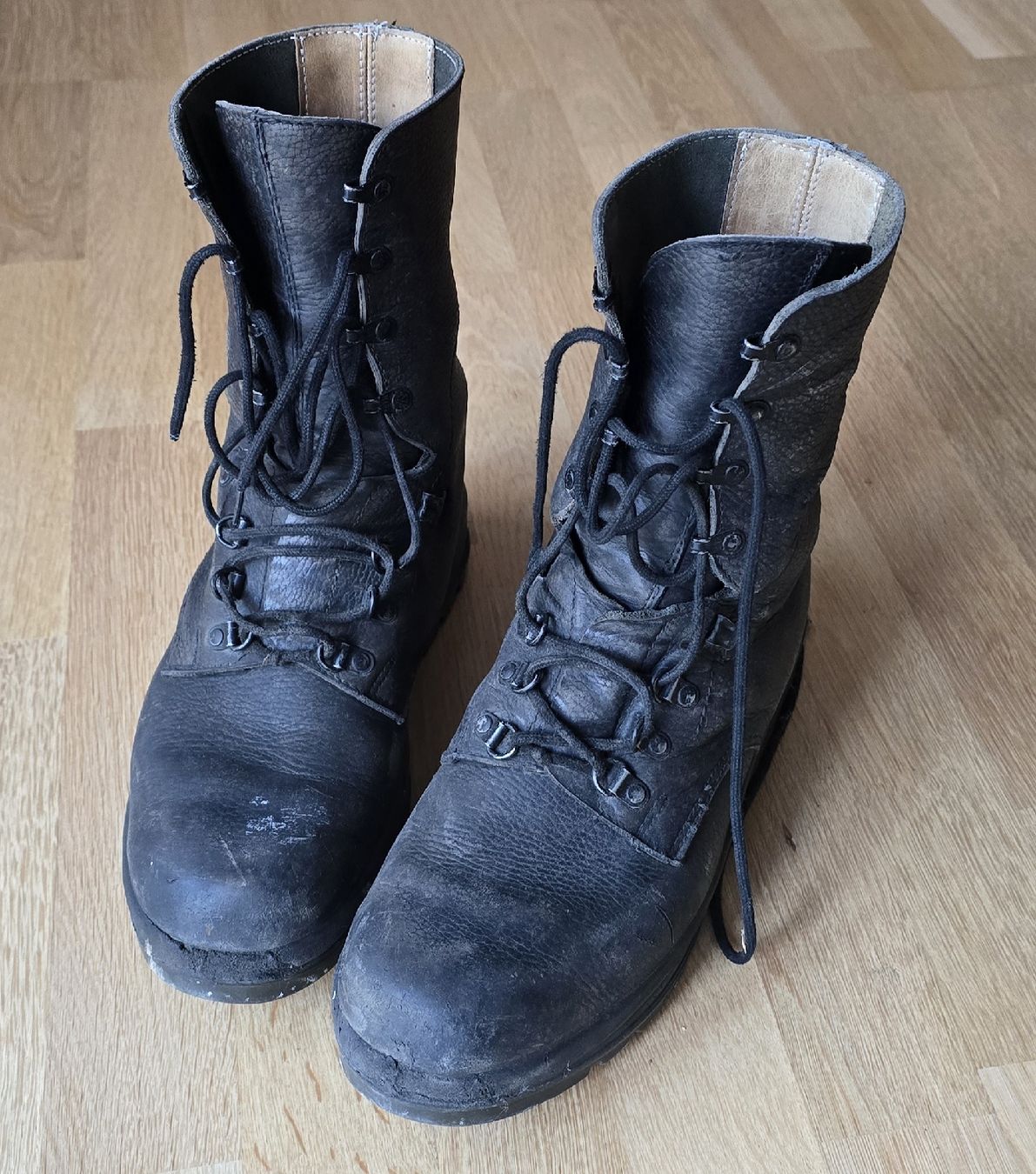 Minerva Herrenschuhe: Kampfstiefel Minerva 10 Grösse 45/46 – Gebraucht aus Kirchberg BE von HotWheelsSammler