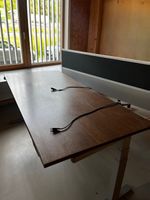 Höhenverstellbarer Bürotisch in gutem Zustand (2)