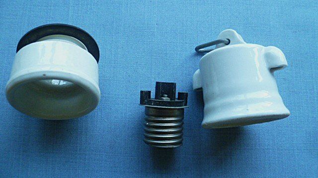 Lampen: Antike Porzellan Lampenfassung  E27 – Gebraucht aus Effretikon von Heimstudio 1
