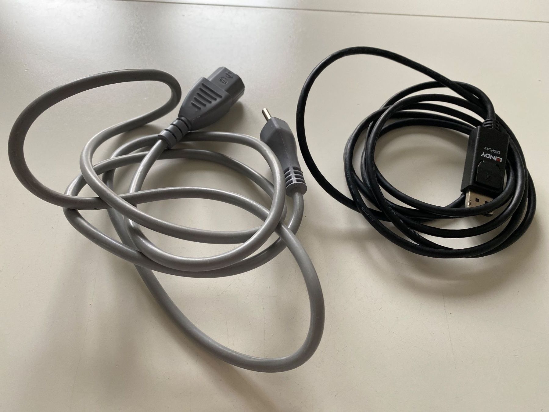 Cavi: LINDY DISPLAY SOURCE Kabel 2 m schwarz + Stromkabel 1,5 m – Usato da St.Gallen venduto da LUMUMBA7 1