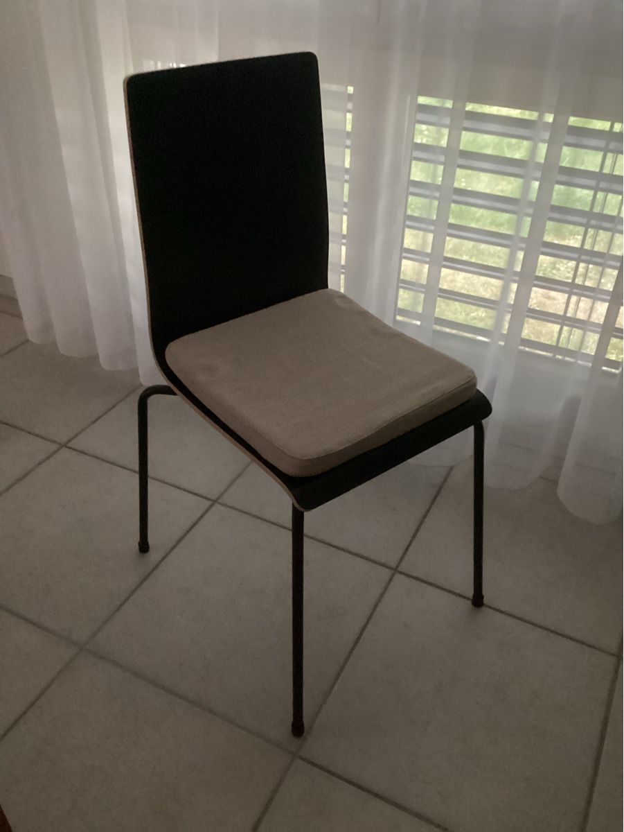 Ikea Chaises: 4 Stühle mit Sitzkissen – D'occasion à Neftenbach par Tual 1
