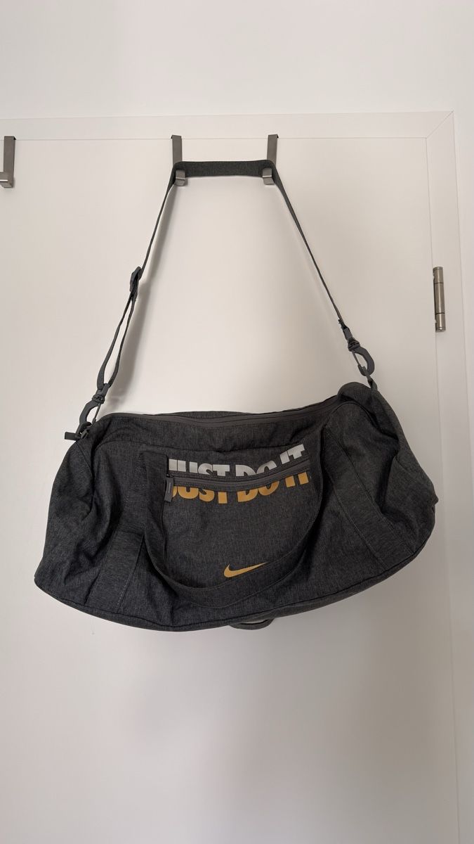 Nike Sacs: Nike Sporttasche – D'occasion à Zürich par mir_8jby